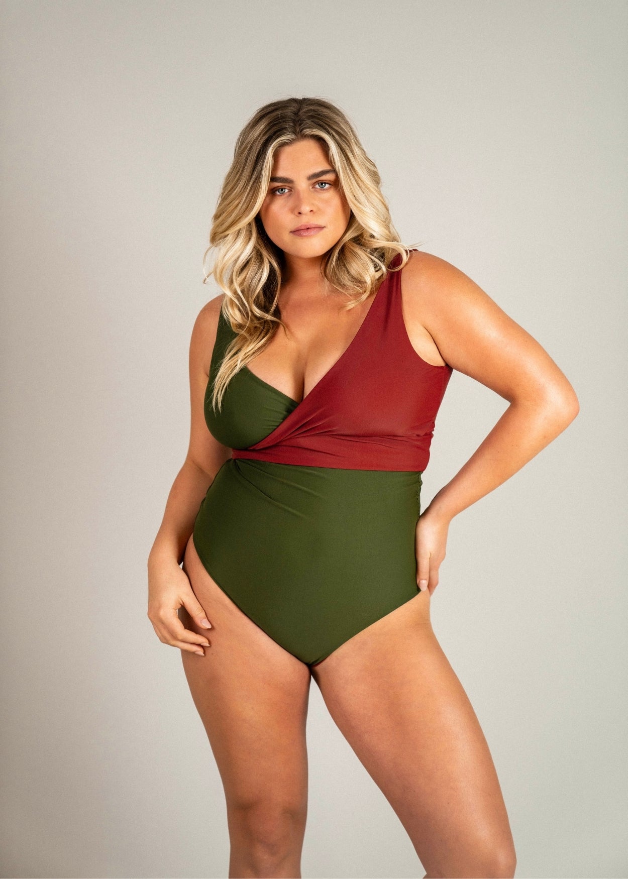 Balance top - deep red & forest